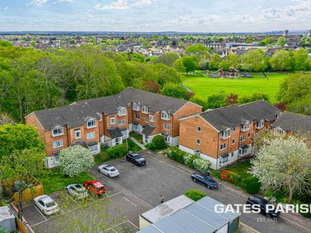 Flat for sale in Harold Hill, Greater London