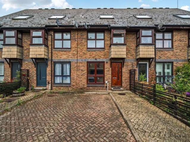 Flat for sale in Rotherhithe, Greater London