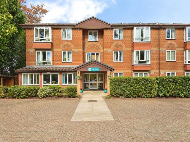 Flat for sale in Buckler's Park, Crowthorne
