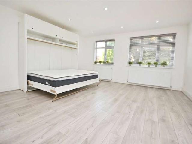 Flat for rent in Upminster, Greater London
