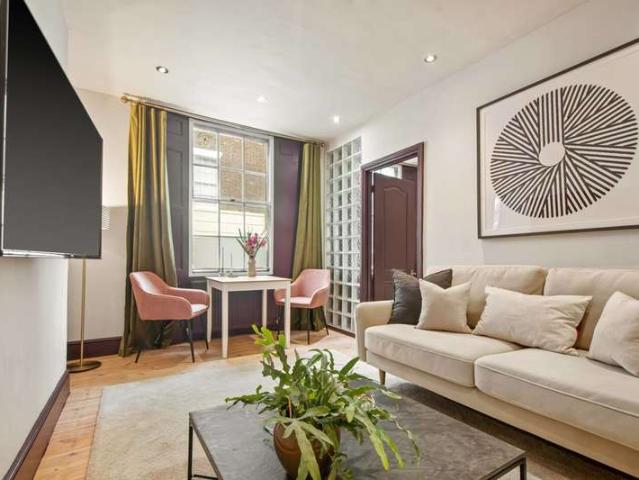 Flat for sale in Soho, Soho
