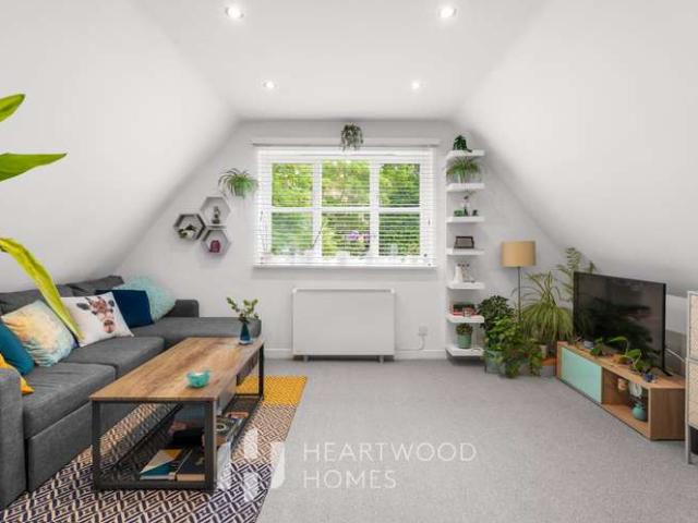 Flat for sale in St Albans, Five Acres