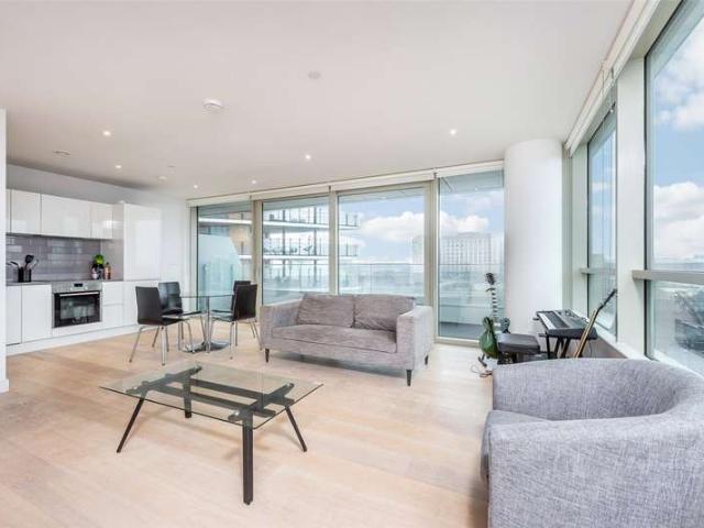 Flat for sale in Silvertown, Greater London