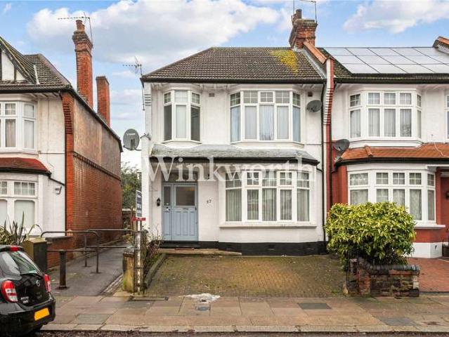 Flat for sale in Palmers Green, Greater London