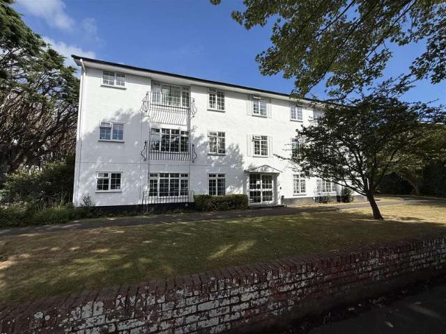 Flat for sale in West Worthing, Worthing