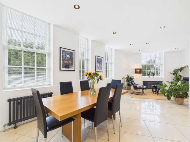 Flat for sale in Walworth, Greater London