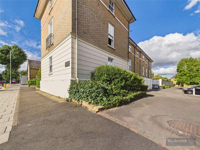 Flat for sale in Surbiton, Greater London