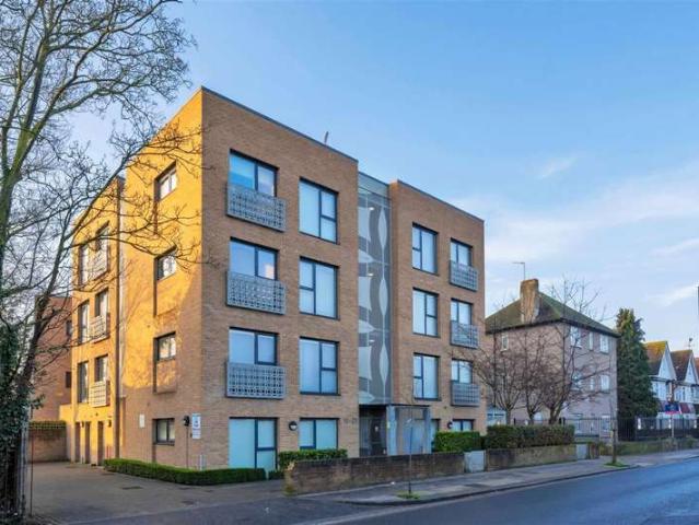 Flat for sale in London Borough of Ealing, Greater London