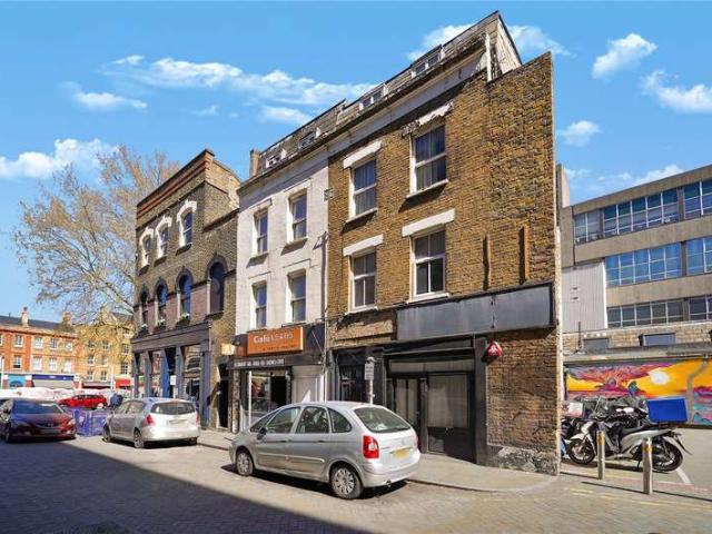 Flat for sale in London Borough of Tower Hamlets, Greater London