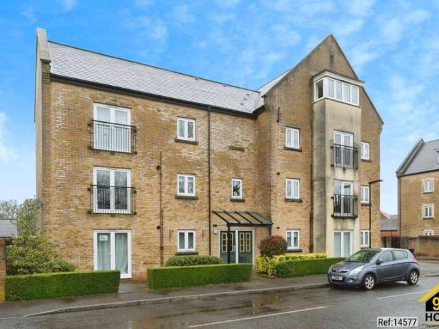 Flat for sale in Caterham-on-the-Hill, Hillview