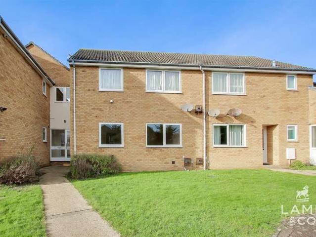 Flat for sale in Dale Hill, Essex