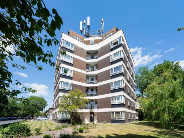 Flat for sale in Muswell Hill, Greater London