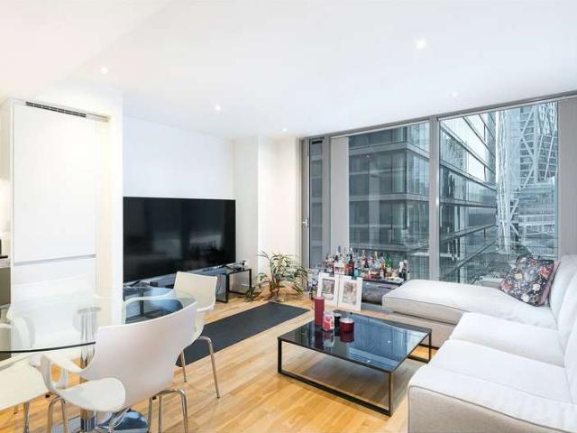 Flat for sale in Canary Wharf, Greater London