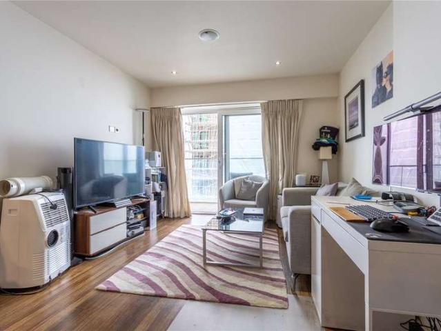 Flat for sale in Colindale, Greater London