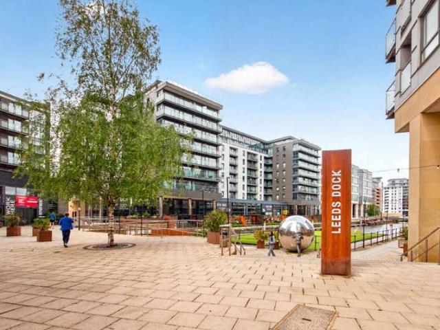 Flat for sale in Richmond Hill, West Yorkshire