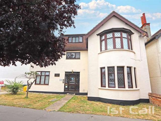 Flat for sale in Leigh-on-sea, Westcliff-on-Sea
