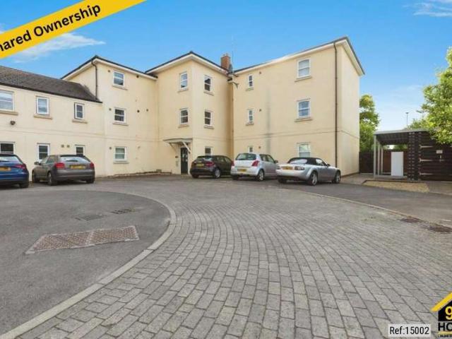 Flat for sale in Oakley, Golden Valley