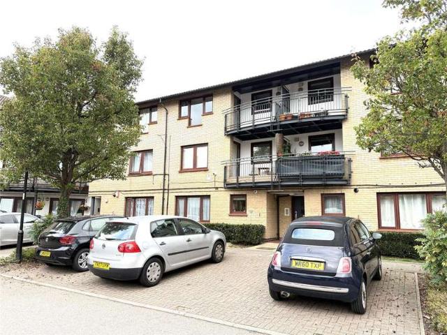 Flat for sale in Palmers Green, Greater London