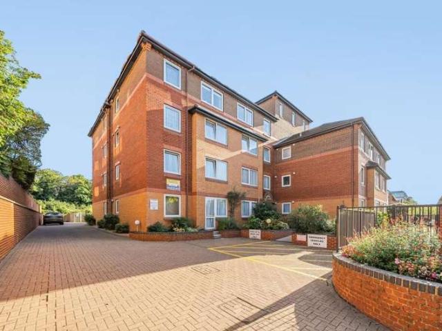 Flat for sale in Surbiton, Greater London