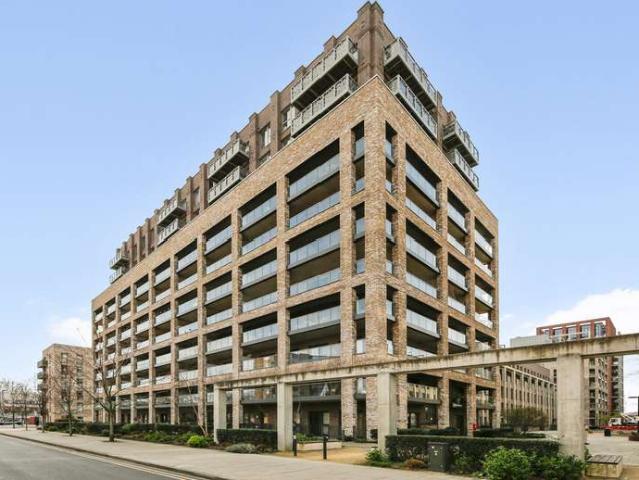 Flat for sale in Upton Park, Greater London