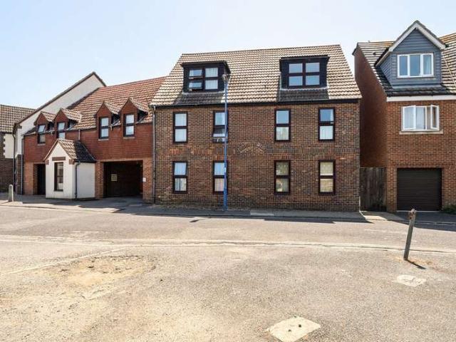 Flat for sale in Littlecote, West Sussex