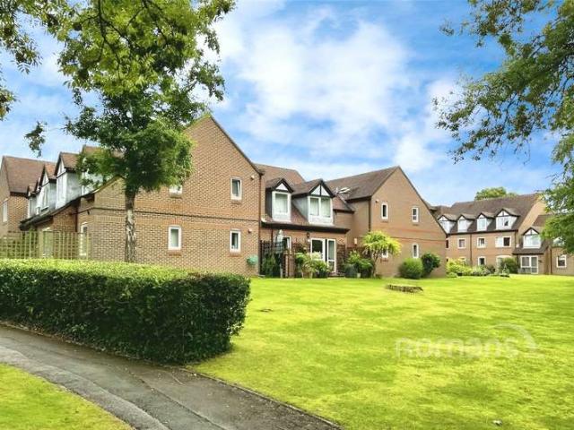 Flat for sale in Little Sandhurst