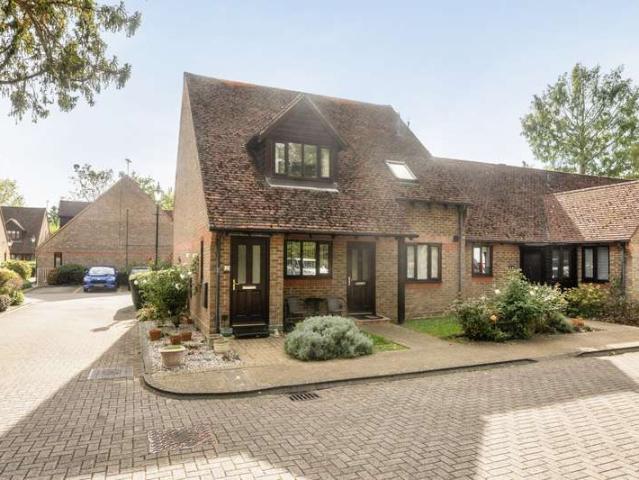 Flat for sale in Upper Woolhampton, Woolhampton