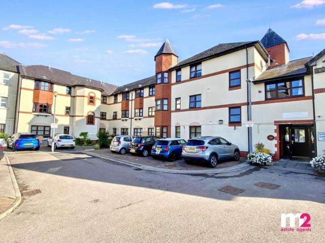 Flat for sale in Llanbadoc, Wales