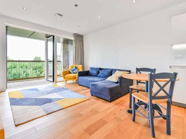 Flat for sale in Finsbury Park, Stoke Newington