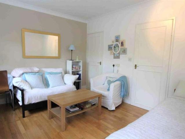 Flat for sale in Putney, Greater London