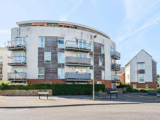 Flat for sale in Basingstoke, Basingstoke and Deane