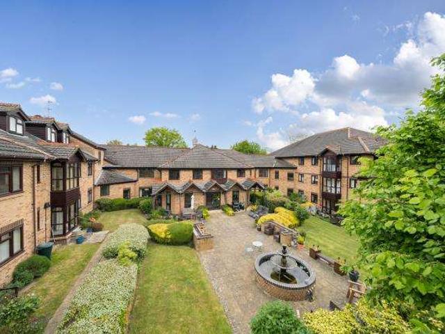 Flat for sale in Winkfield