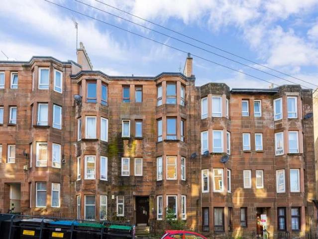 Flat for sale in Haghill, Scotland