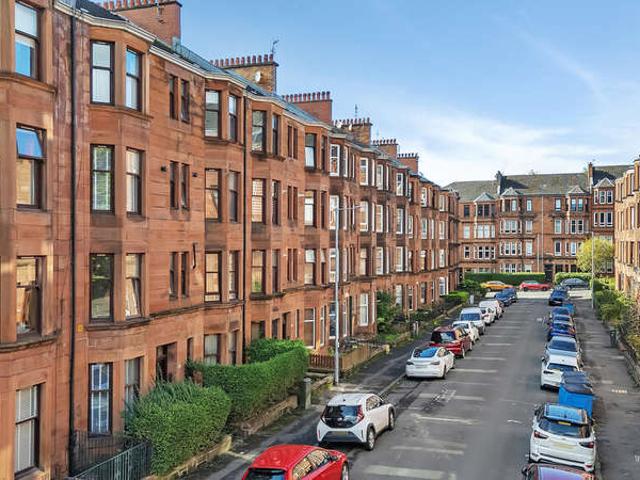 Flat for sale in Thornwood, Glasgow