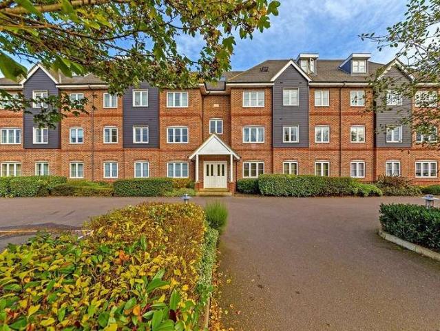 Flat for sale in King's Walden, Hertfordshire