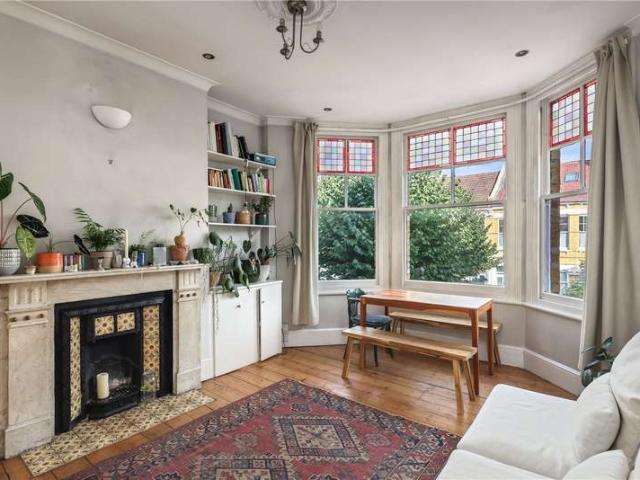 Flat for sale in Lower Clapton, Greater London