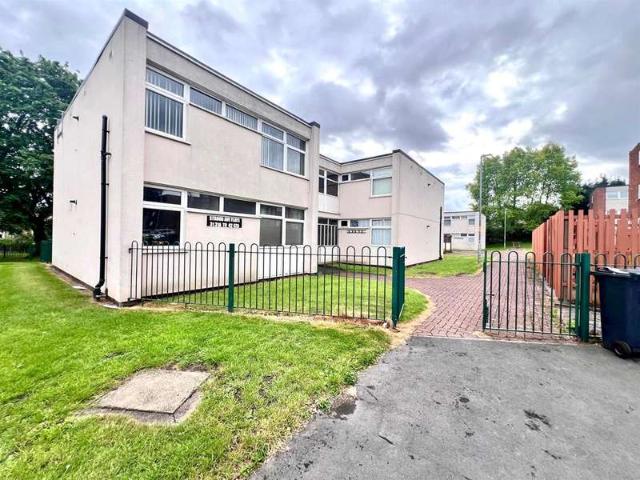 Flat for sale in Lane Head, Willenhall