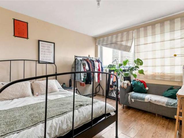 Flat for sale in St. George in the East, Shadwell