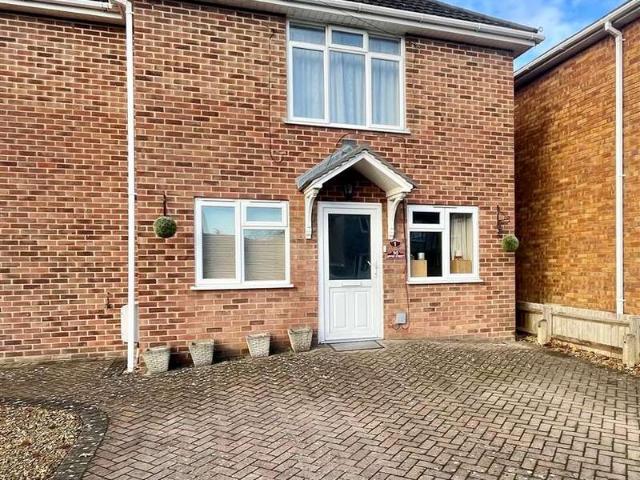 Flat for sale in Salisbury, Wiltshire