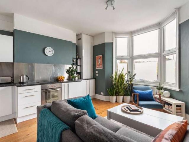Flat for sale in Round Hill, Brighton & Hove