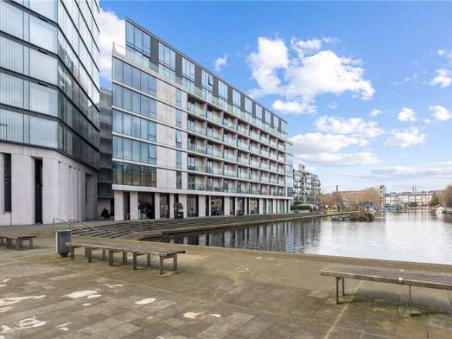 Flat for sale in Islington, Greater London