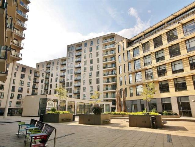 Flat for sale in Horsell, Woking