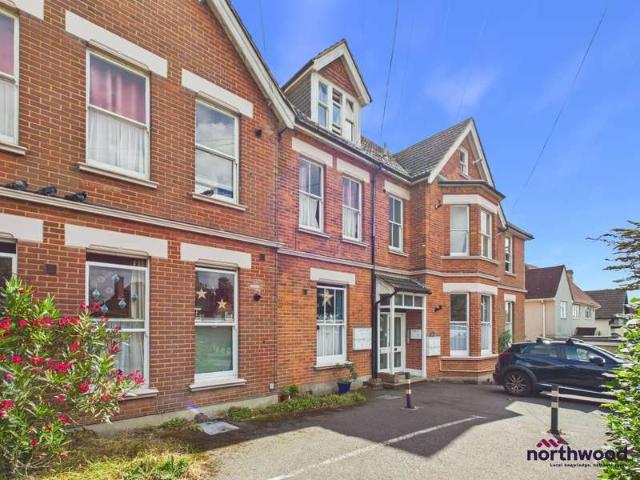 Flat for rent in West Marina, Guestling Green