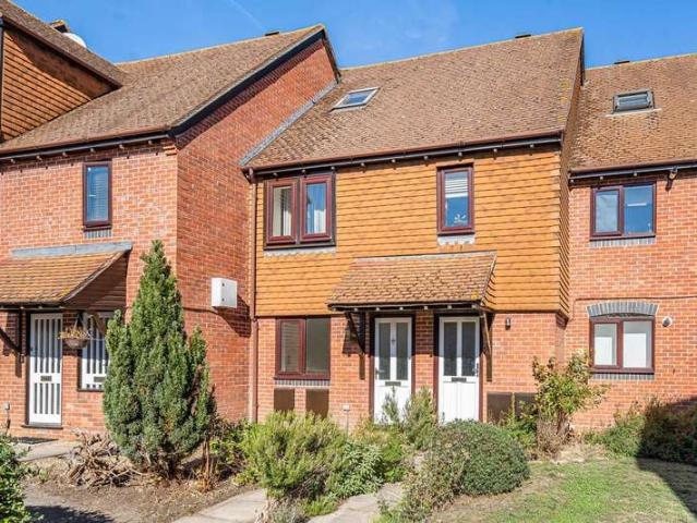 Flat for sale in Catteshall, Waverley