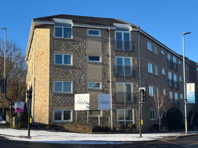 Flat for sale in Lindley, West Yorkshire