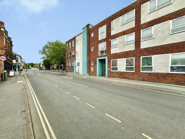 Flat for sale in Fleet, Hart