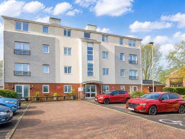 Flat for sale in Priest Down, Hampshire
