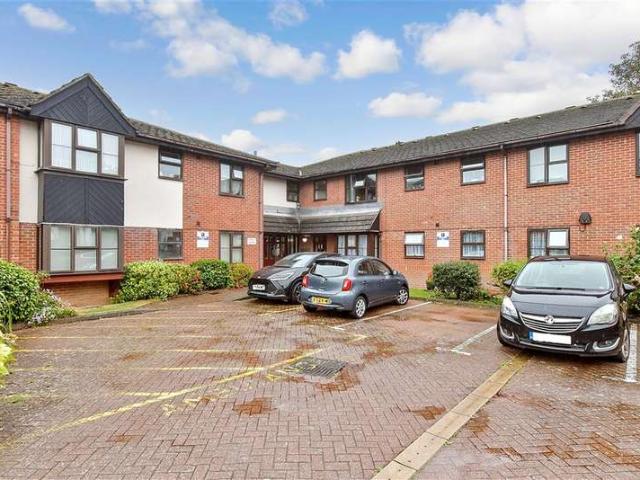 Flat for sale in Middle Deal, Dover