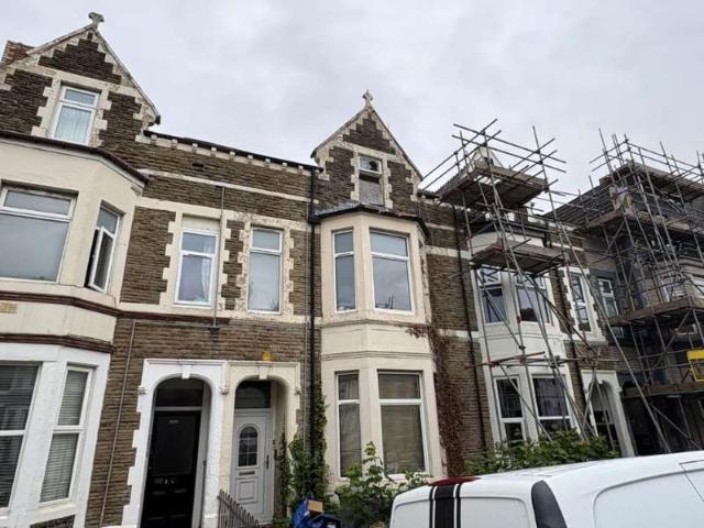 Flat for sale in Plasnewydd, Falcon Lodge
