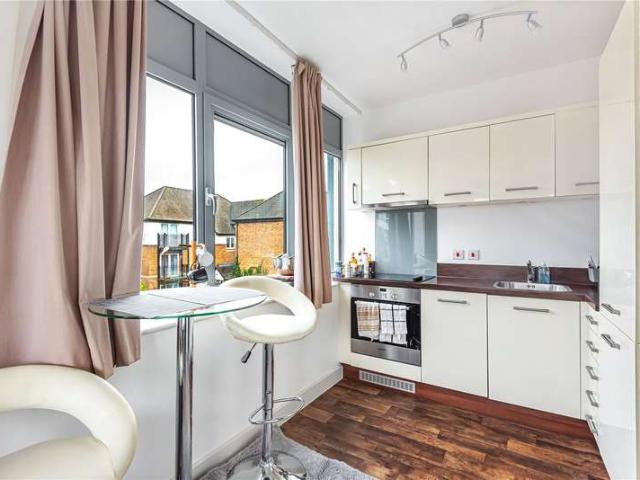 Flat for sale in The Slade, Oxfordshire